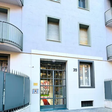 Casarudy-2 Bedrooms & Bathrooms Station Apartment